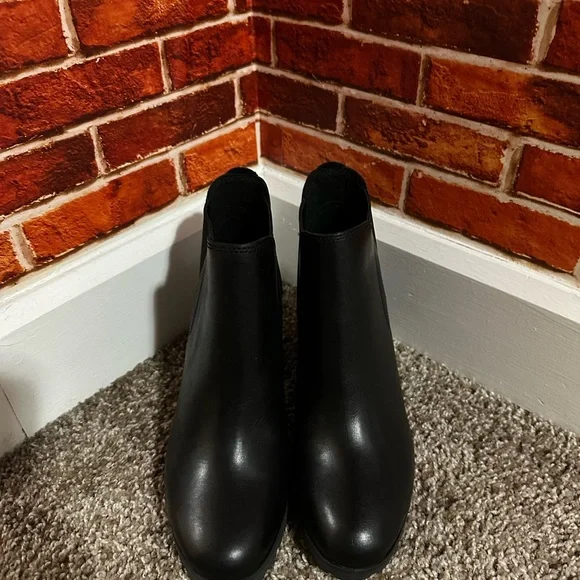 Timberland Black Leather Block Heel Chelsea Ankle Boots - Picture 3 of 8